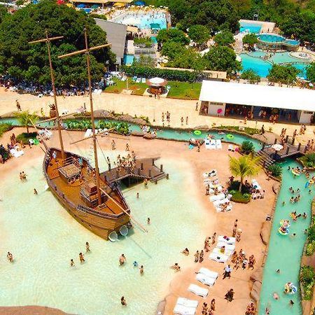Spazzio Diroma Com Acesso Ao Acqua Park - Temporada Cn Adriele Caldas Novas Extérieur photo